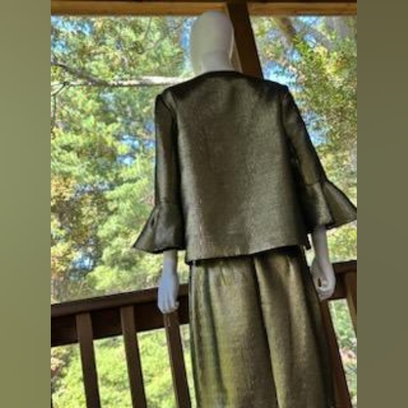 BCBG Maxazra Skirt Set - Picture 5 of 8